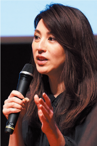 雨宮 塔子 氏