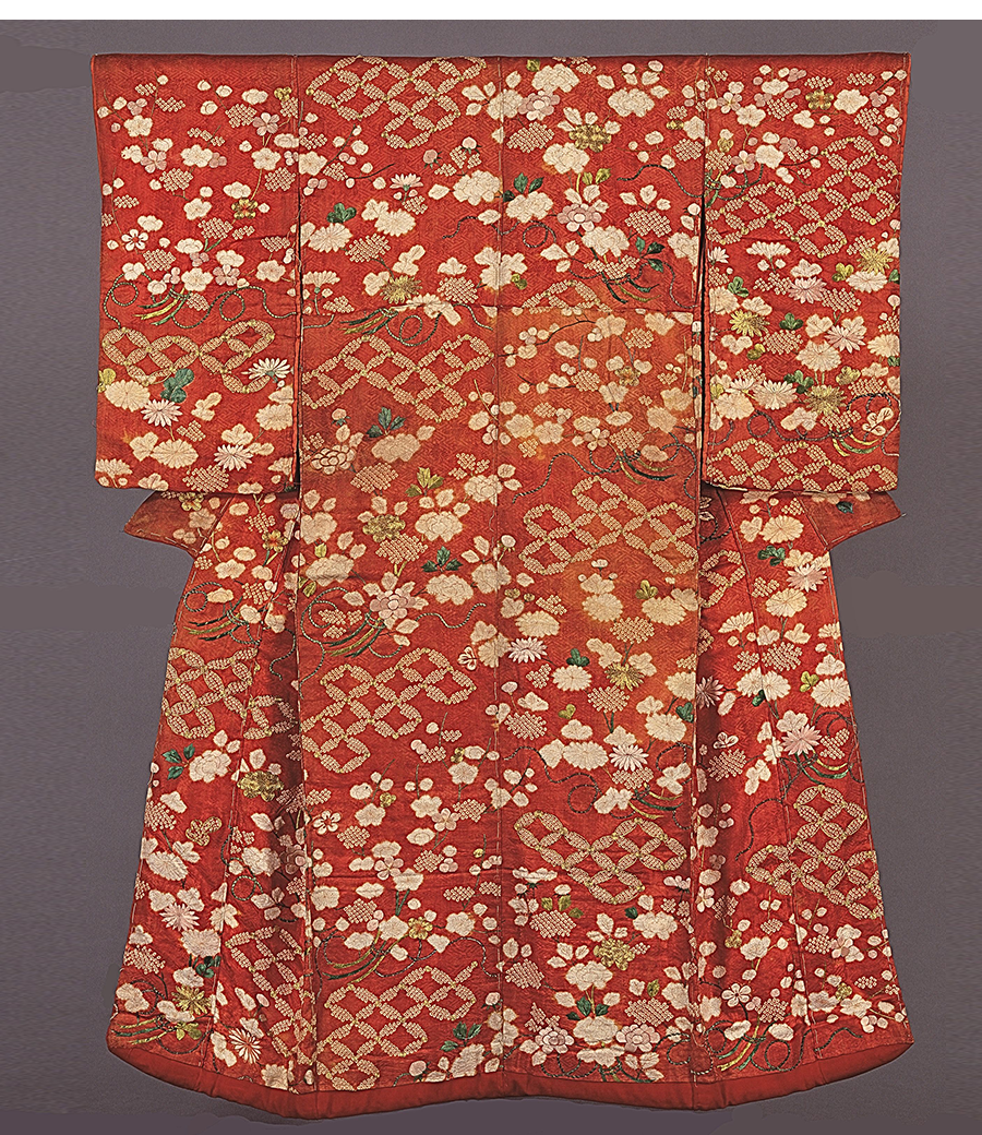 打掛 紅綸子地疋田七宝繋ぎ四季花束模様